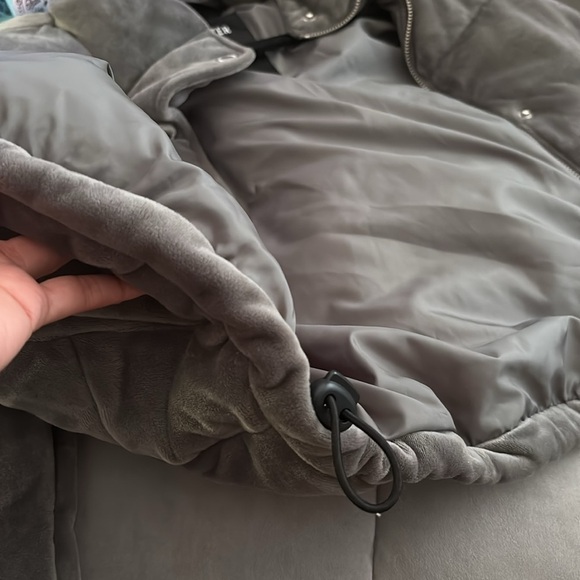 Hollister Gray Velvet Puffer Jacket size small - Picture 4 of 7